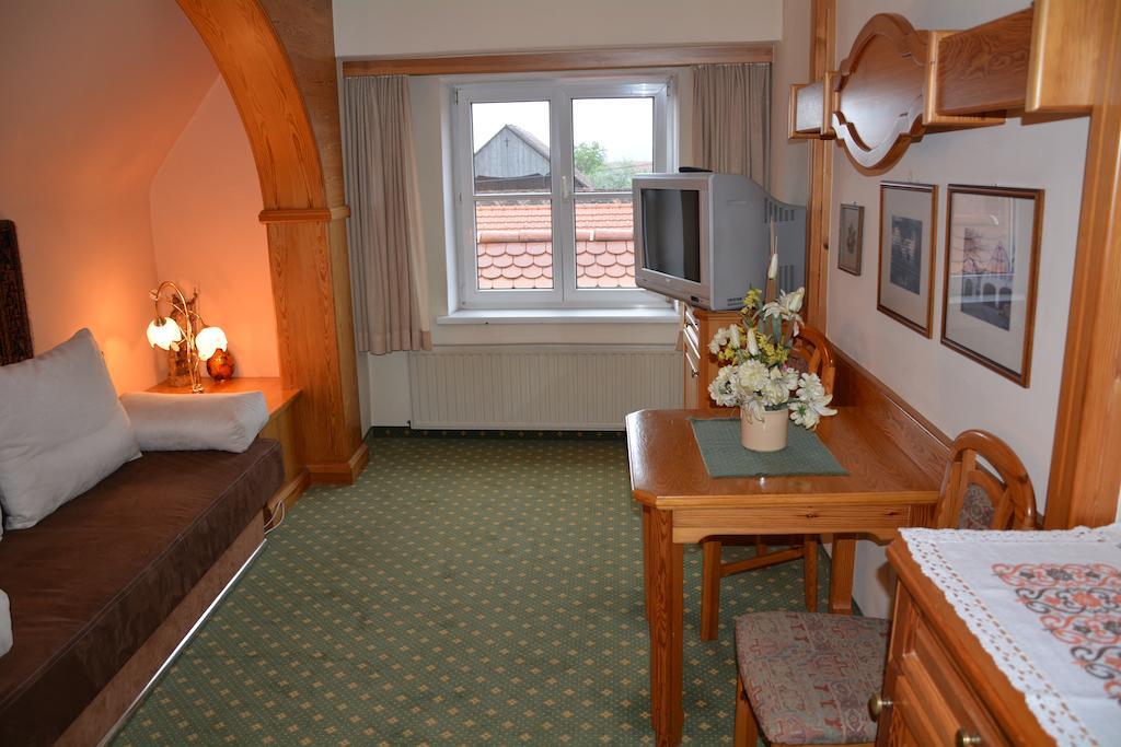 Hotel-Restaurant Fischer Bad Waltersdorf Kamer foto